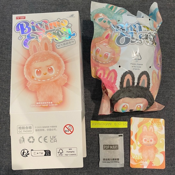 POP MART Labubu HAPPINESS Big Into Energy Vinyl Face Plush Pendant Keychain - Picture 3 of 7
